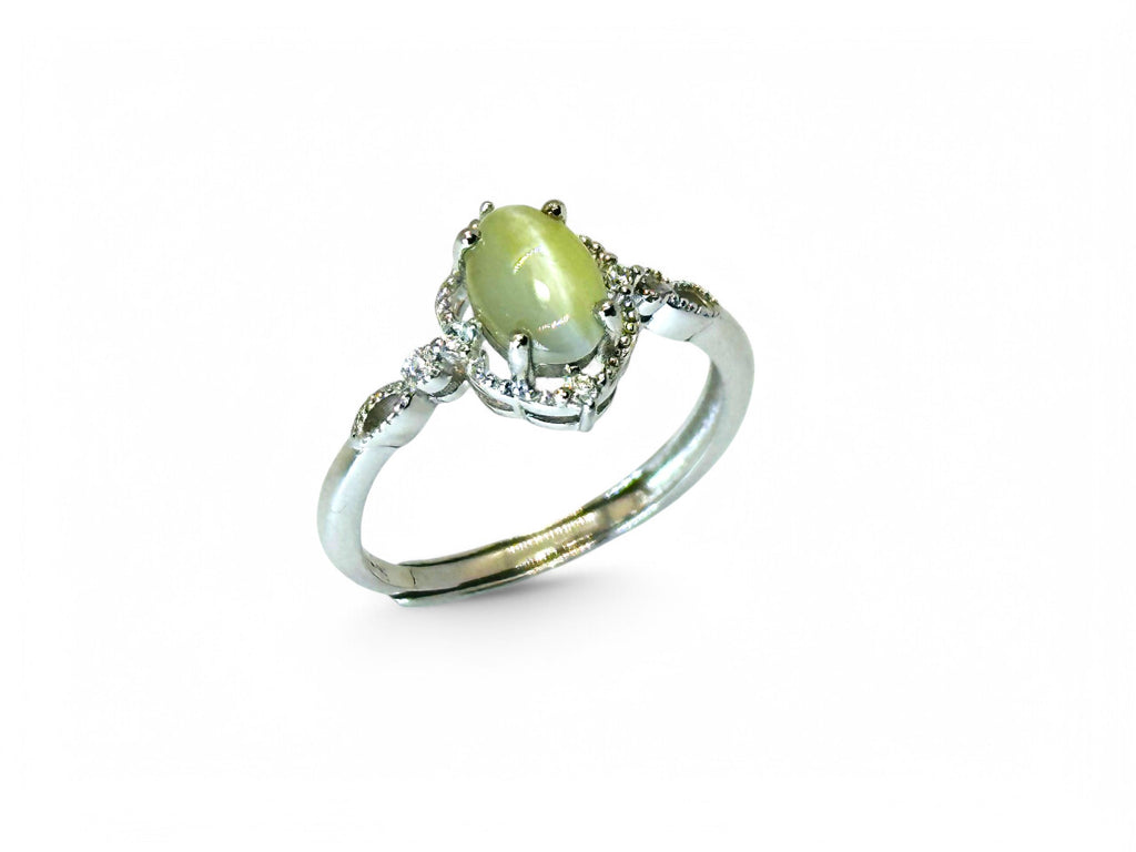 "Bygone Glimmer" Cat's Eye Chrysoberyl Ring