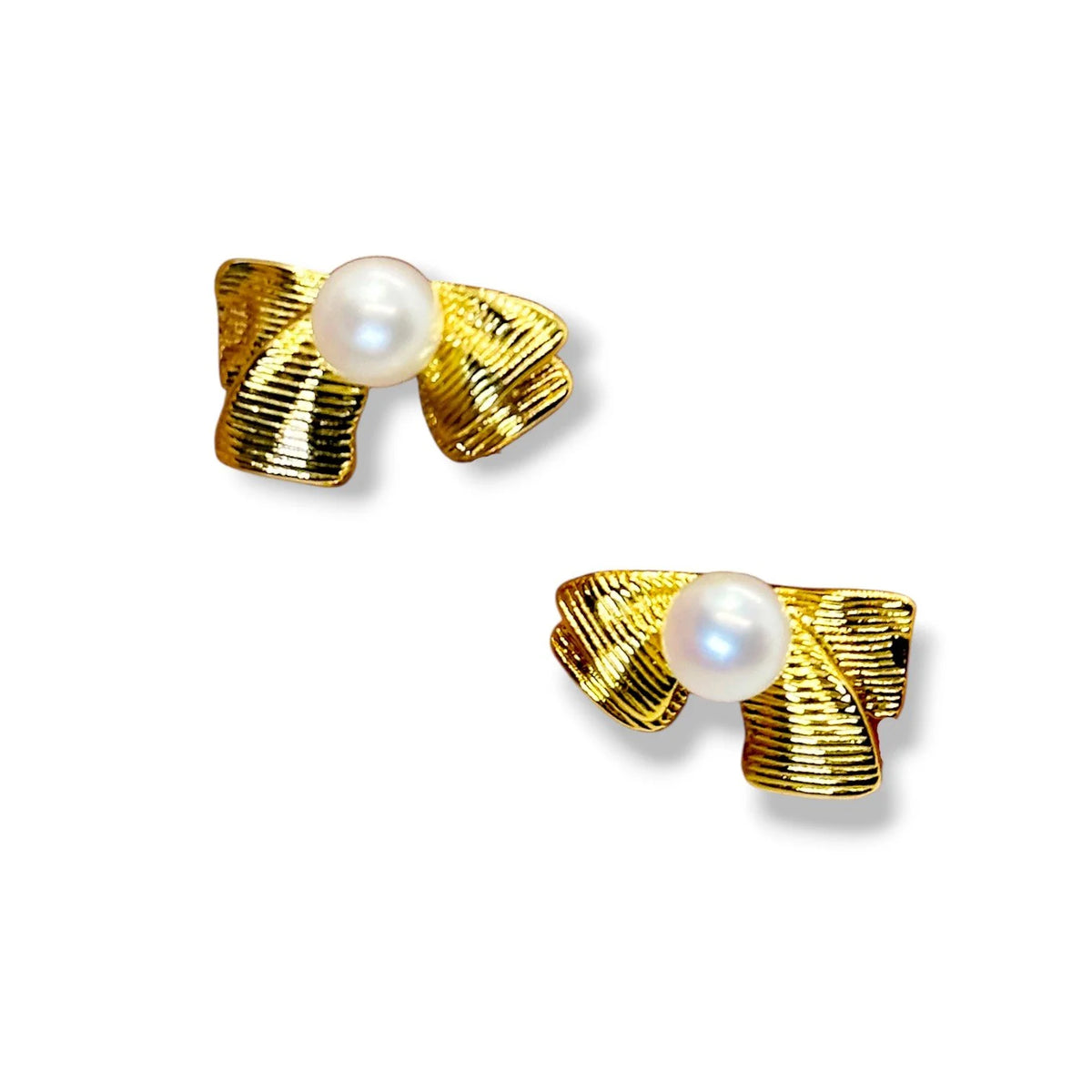 Darling Knot Pearl Studs