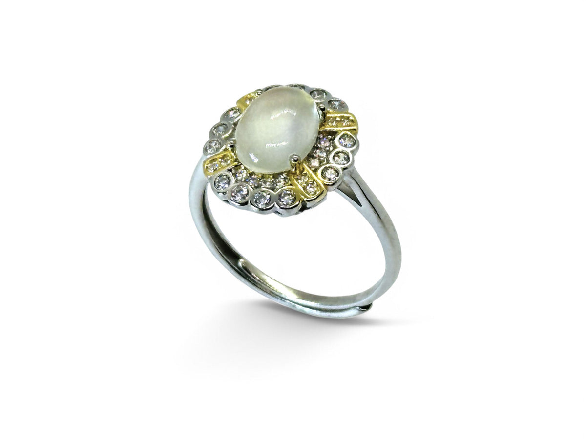 "Moonlit Daisy Pistil" Moonstone Ring