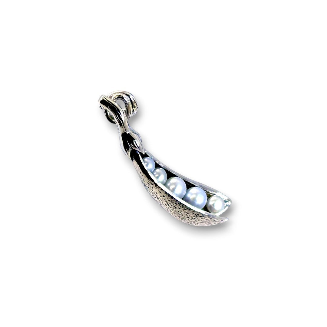 “Pea Pod” Pearl Necklace