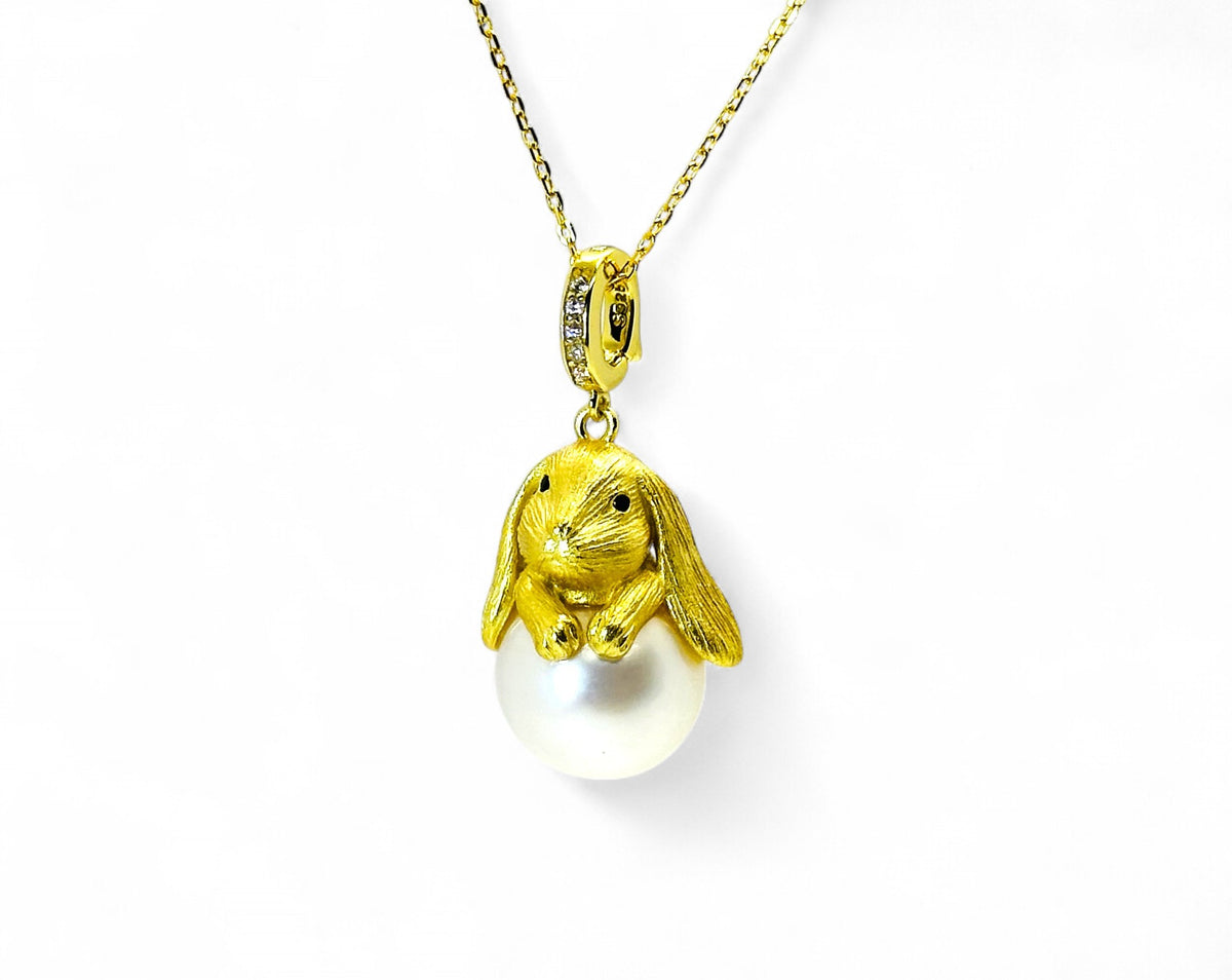 "Rabbit & Luminous Moon" South Sea Pearl Necklace
